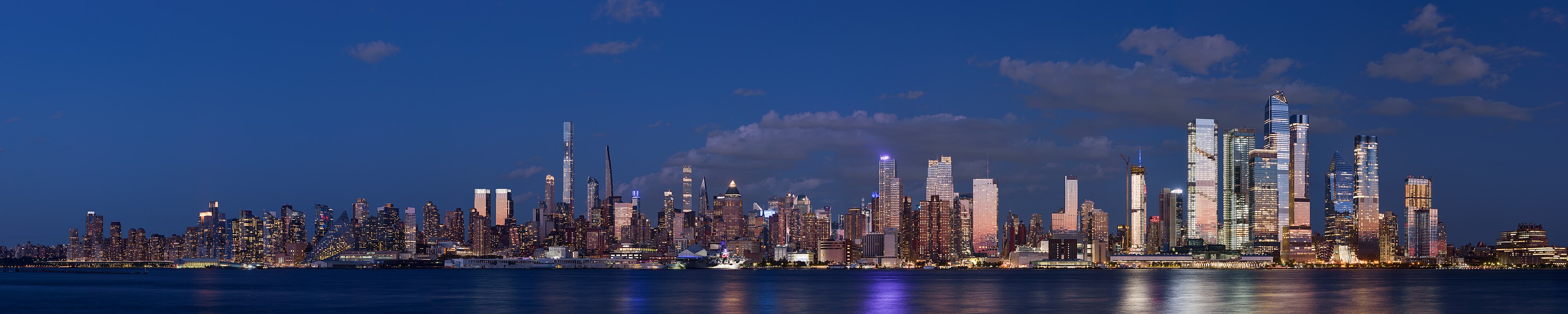 2nd Place, Photo Challenge December 2021: Cities at dusk and dawn