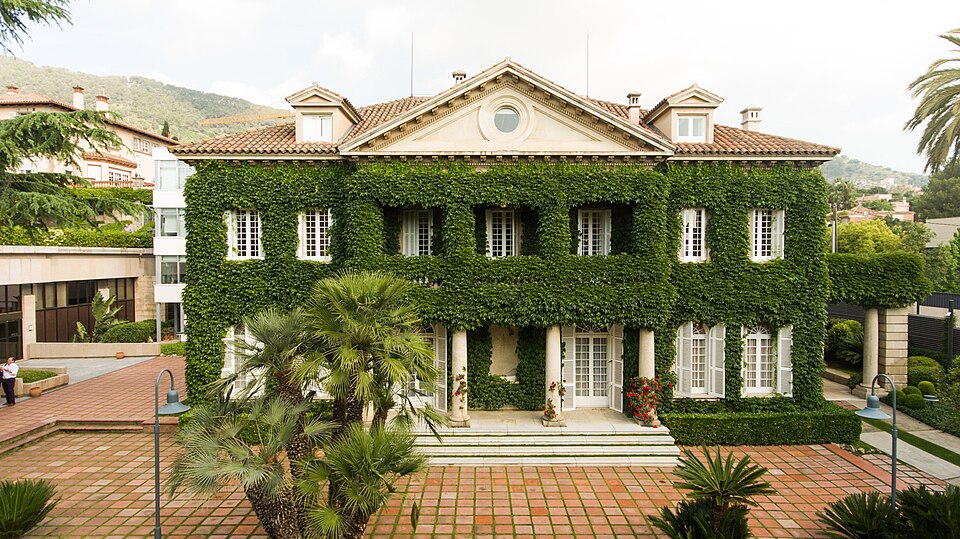 File:IESE Barcelona Headquarters, Av. Pearson.jpg