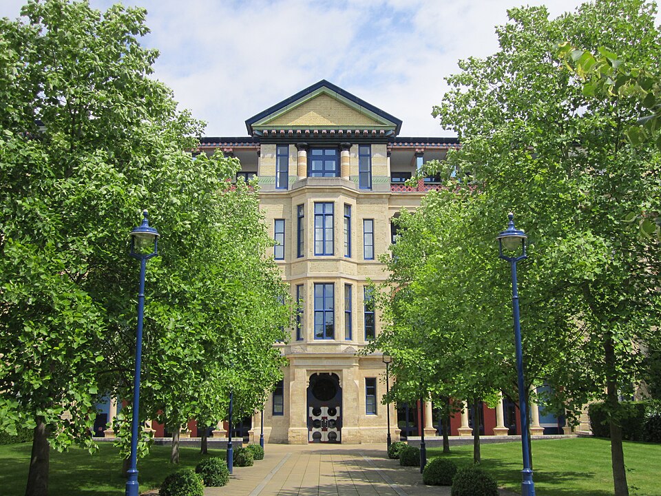 File:Judge Business School, Cambridge, England - IMG 0707.JPG
